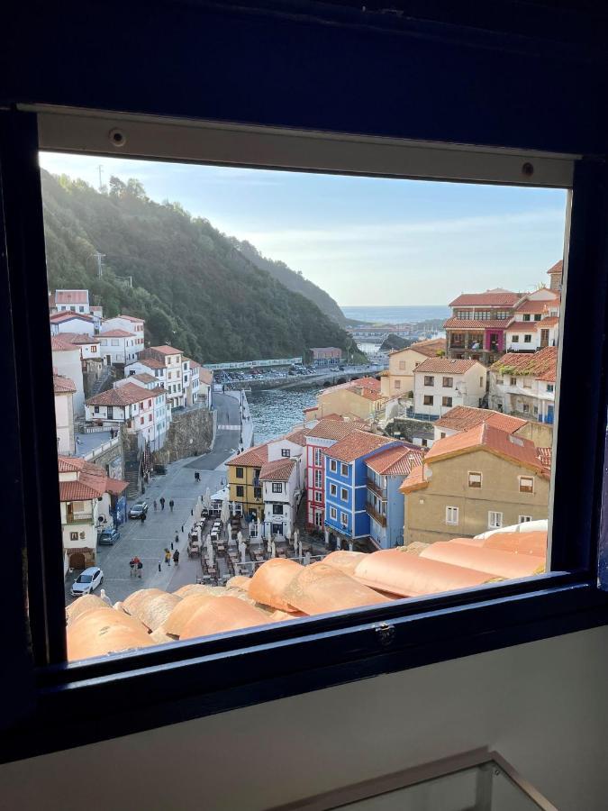 Casa de pescadores con vistas al mar Cudillero Exterior foto