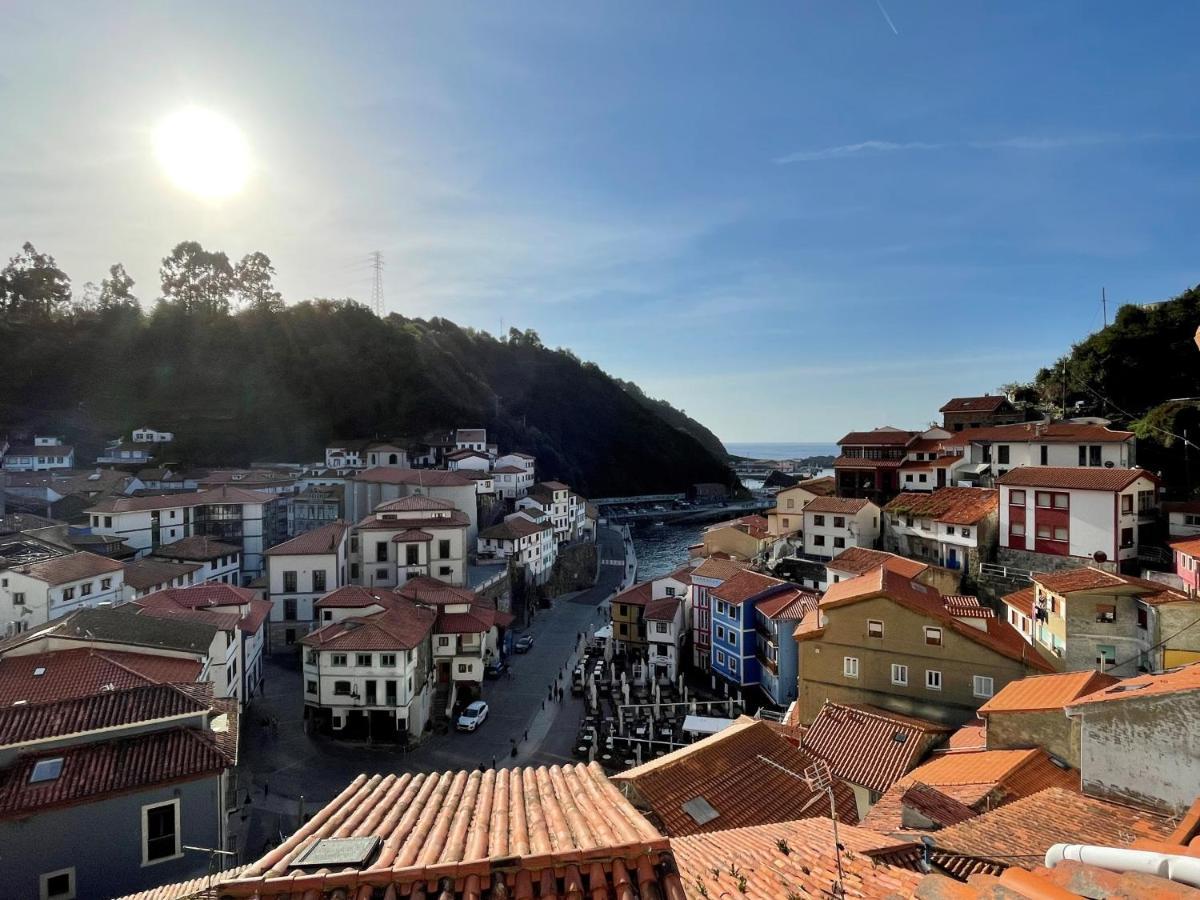 Casa de pescadores con vistas al mar Cudillero Exterior foto