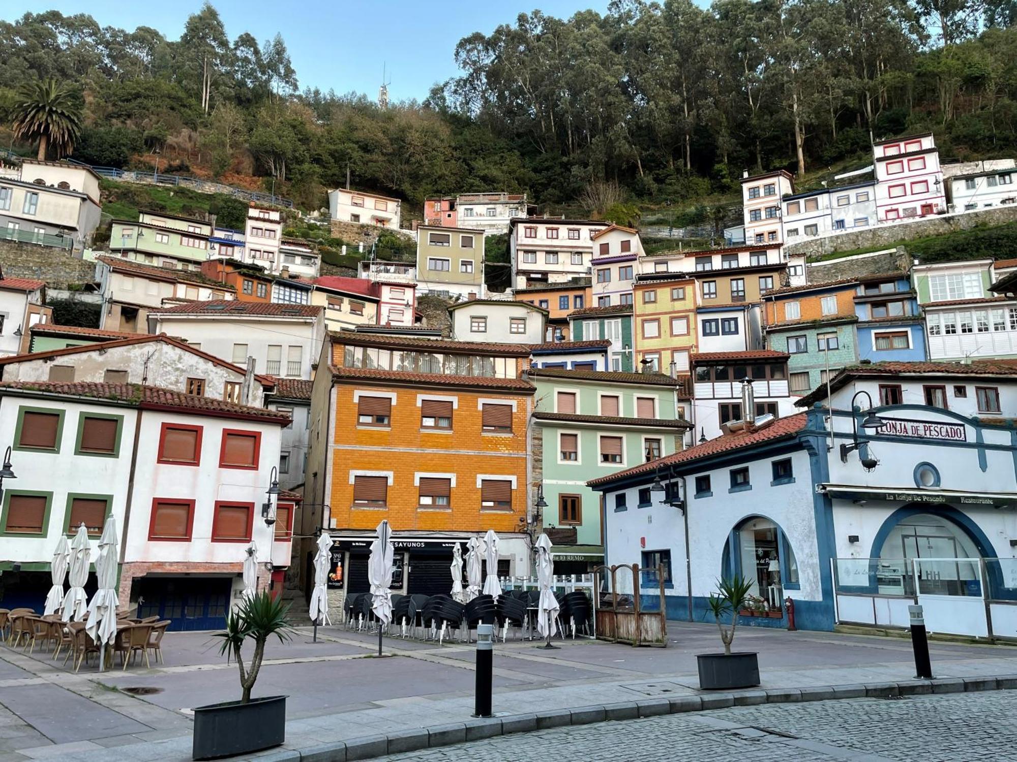 Casa de pescadores con vistas al mar Cudillero Exterior foto