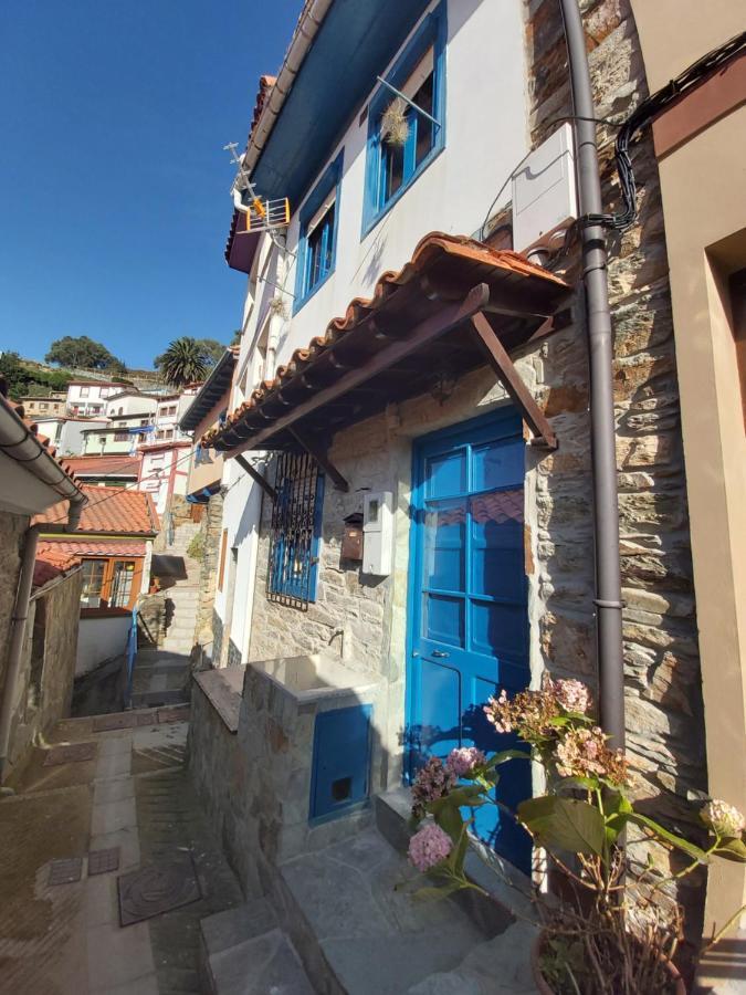 Casa de pescadores con vistas al mar Cudillero Exterior foto